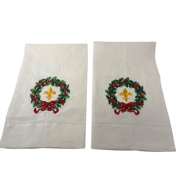 Vtg Linen‎ Embroidery Needle Work Fleur de Lis Hand towels Christmas Wreath - Picture 1 of 4